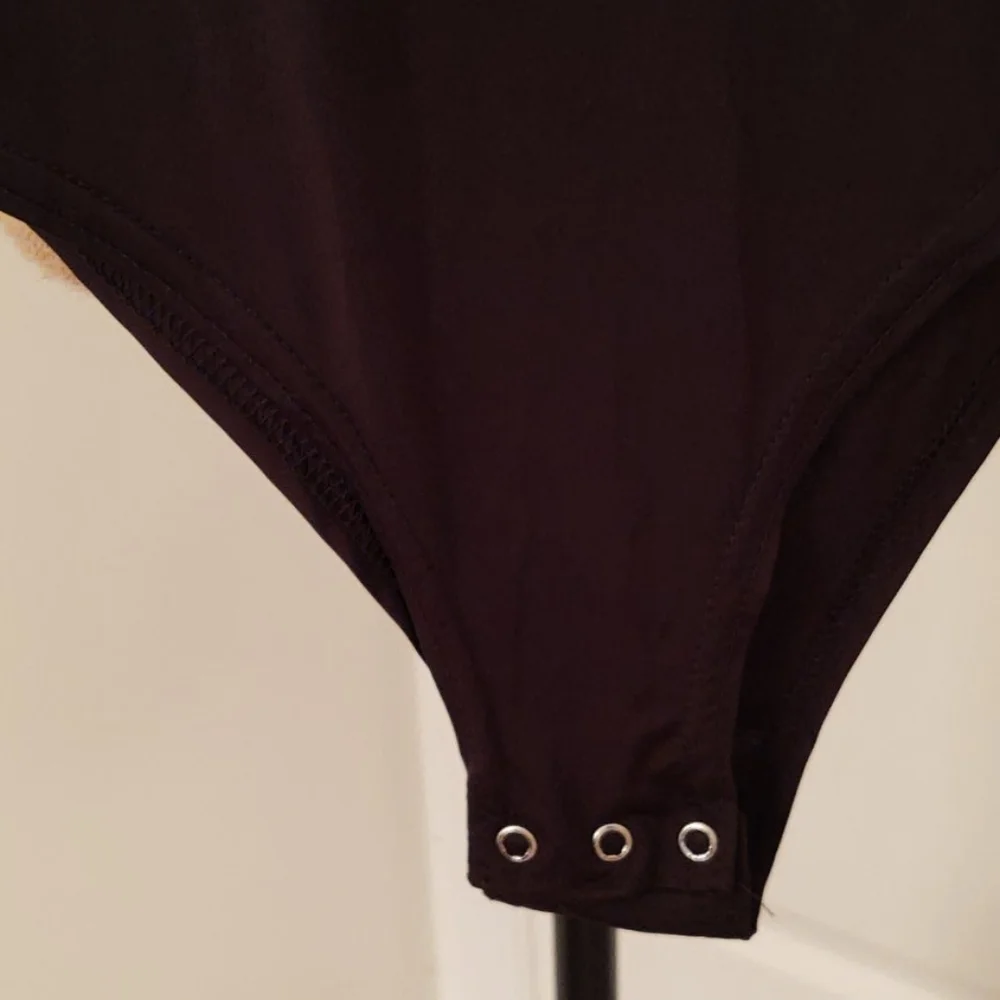 EUC 💢 | Atmosphere Solid One Shoulder Bodysuit - Picture 6 of 7